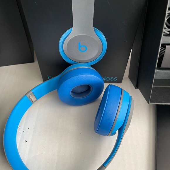 Beats Solo2 Wireless On-Ear Headphone, Active Collection - Picture 7 of 12